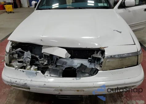 1996 Mercury Grand Marquis Gs z USA, uszkodzony, nr VIN 2MELM74W9TX666593